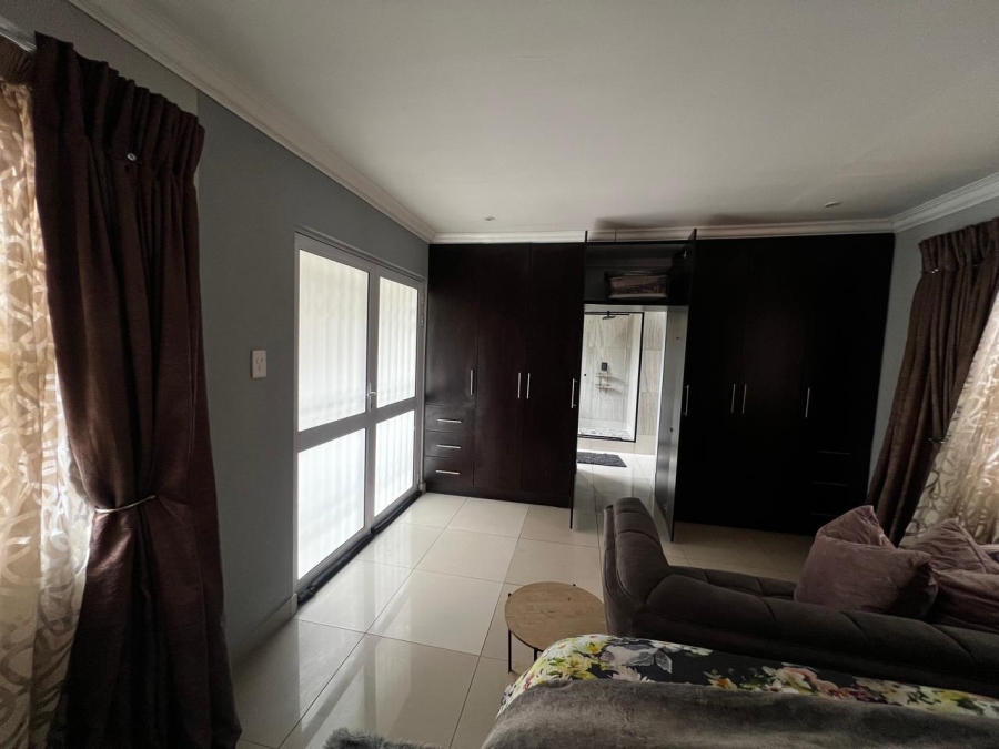 8 Bedroom Property for Sale in Abbotsford Eastern Cape